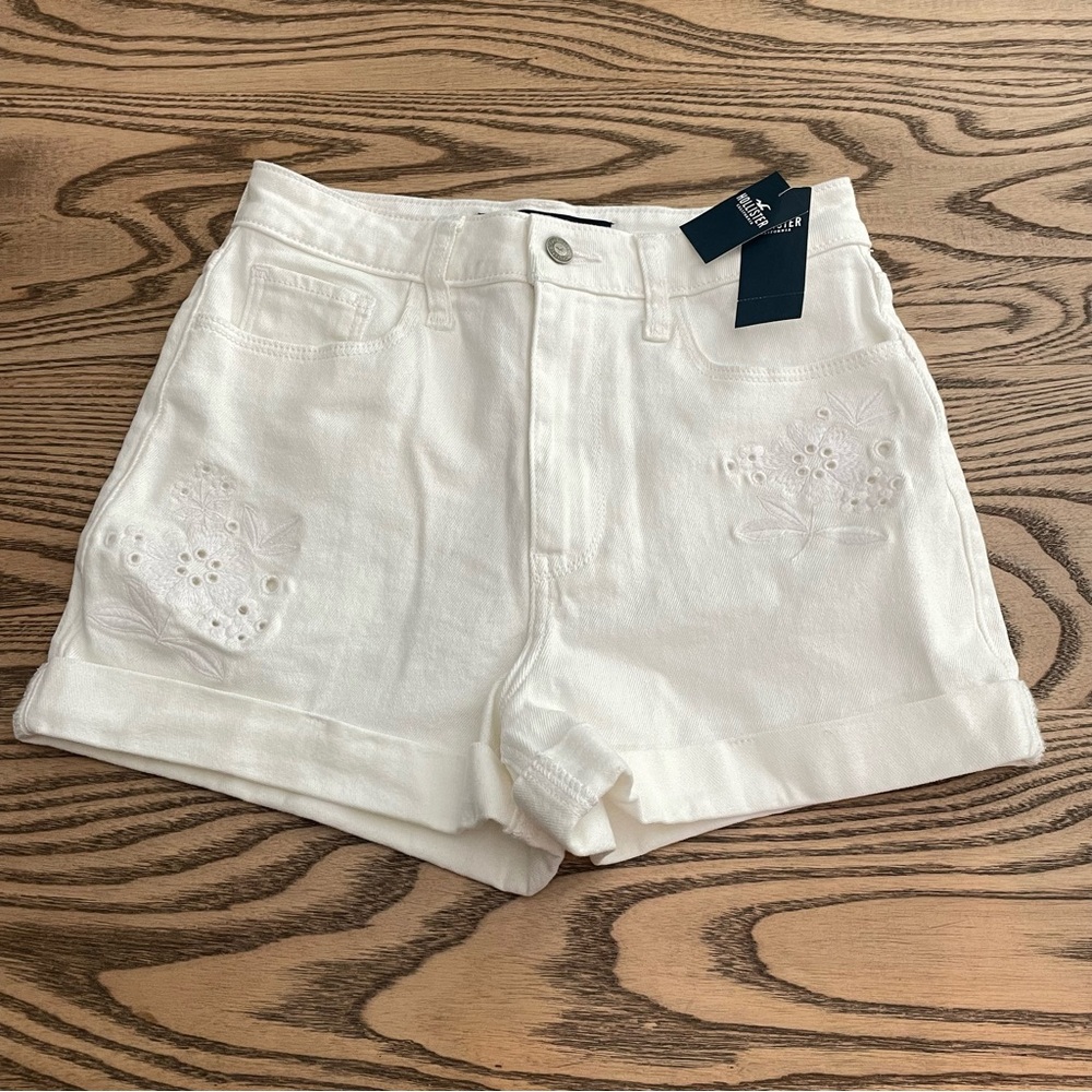 Hollister Ultra High Rise Mom Short 3” White NEW